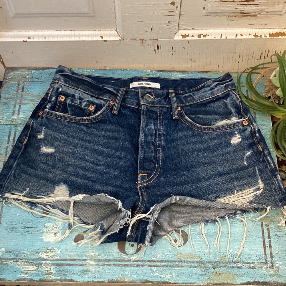 💙 GRLFRND Kaia Distressed Denim Shorts - Picture 11 of 12